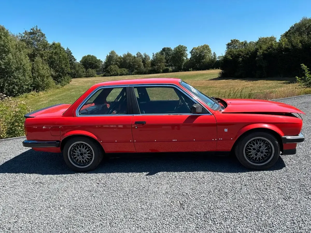 Gebraucht BMW 325 129 PS (94 kW) 1983 Rot Limousine