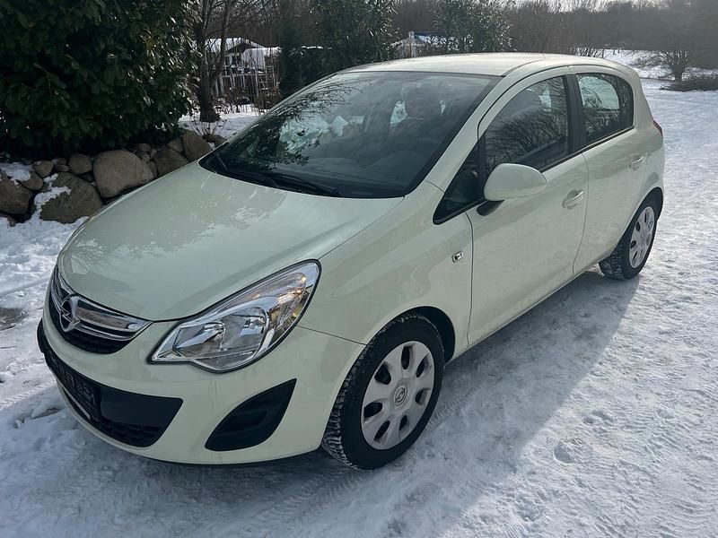 Gebraucht Opel Corsa 75 PS (55 kW) 2013 Weiß Kleinwagen
