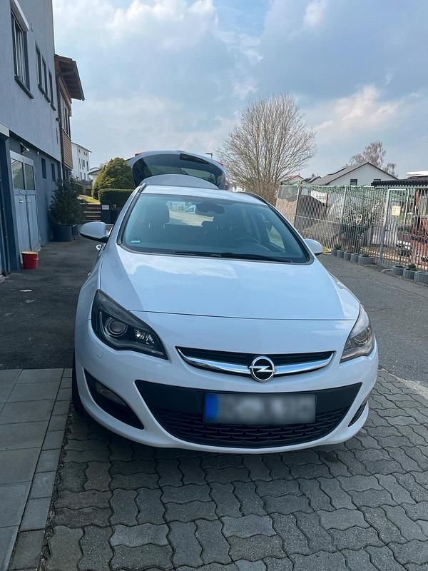 Gebraucht Opel Astra 165 PS (121 kW) 2014 Weiß Kombi