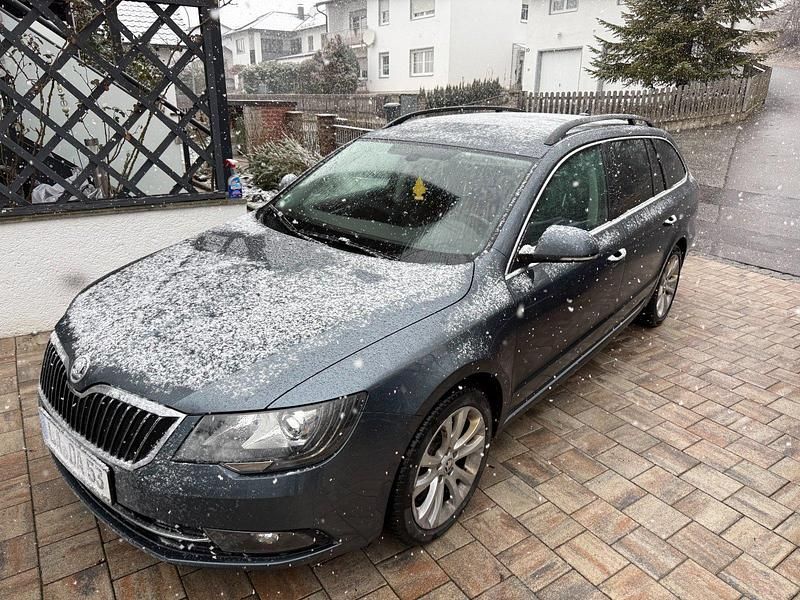 Gebraucht Skoda Superb 140 PS (102 kW) 2015 Grau Kombi