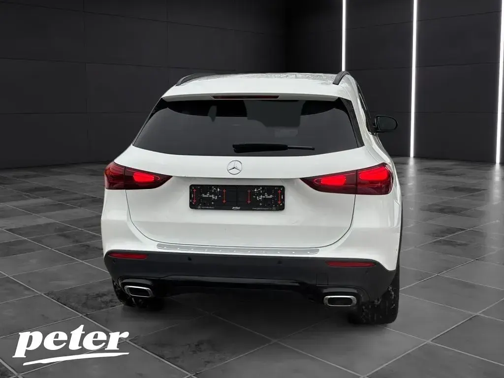 Gebraucht Mercedes GLA180 Advanced 136 PS (100 kW) 2024 Unilack polarweiß SUV