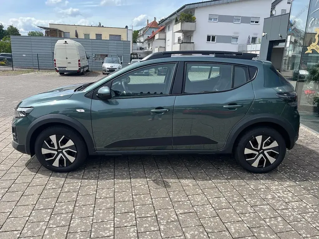 Neu Dacia Sandero Expression 122 PS (89 kW) 2026 Grün Limousine