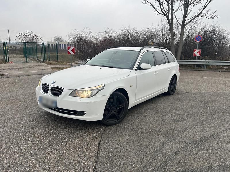 Gebraucht BMW 530 235 PS (172 kW) 2008 Weiß Kombi