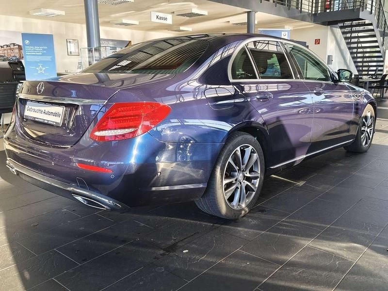 Gebraucht Mercedes E350 258 PS (189 kW) 2017 Cavansitblau  lack Limousine