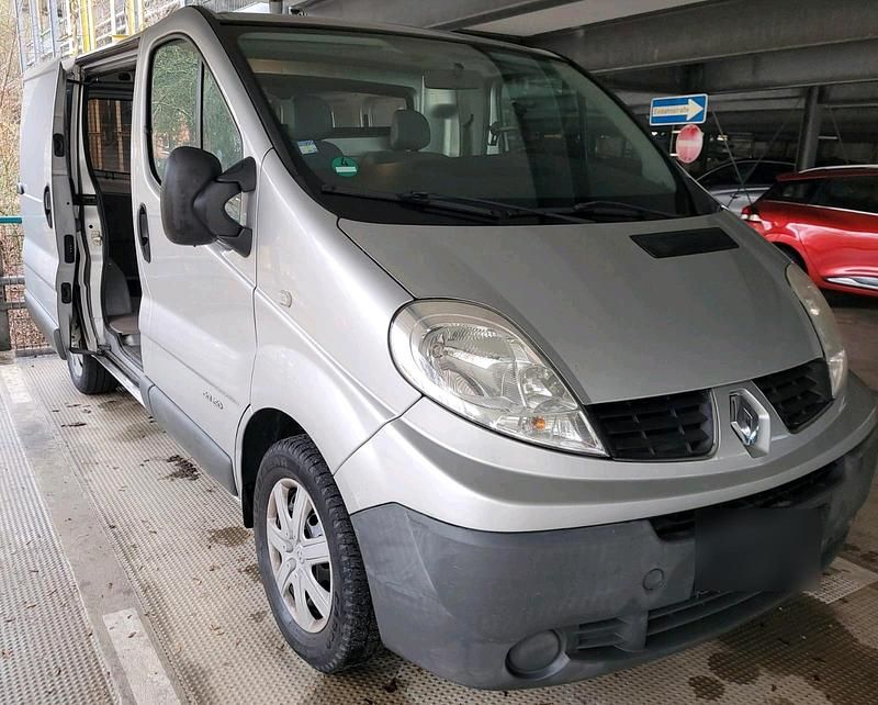 Gebraucht Renault Trafic 146 PS (107 kW) 2009 Silber Van / Kleinbus