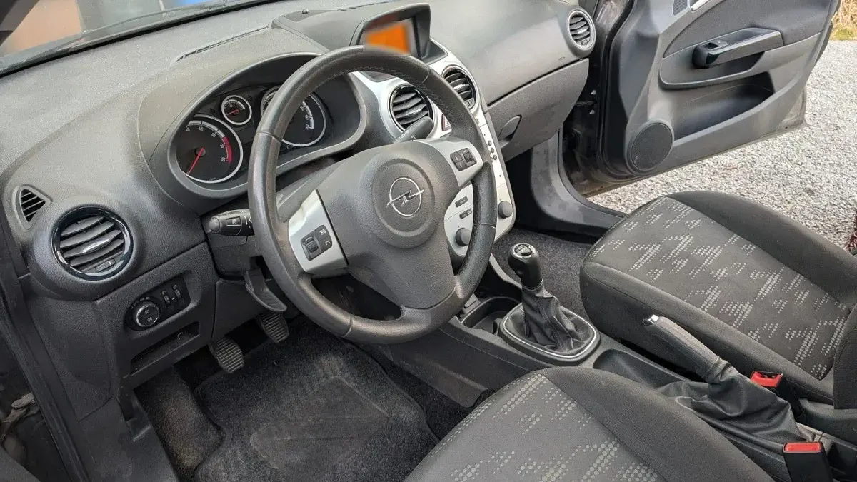 Gebraucht Opel Corsa 87 PS (63 kW) 2011 Schwarz Kleinwagen