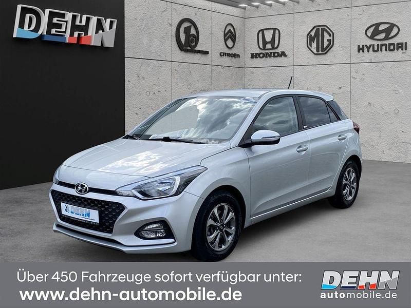 Gebraucht Hyundai i20 Trend 101 PS (74 kW) 2020 Silber Limousine