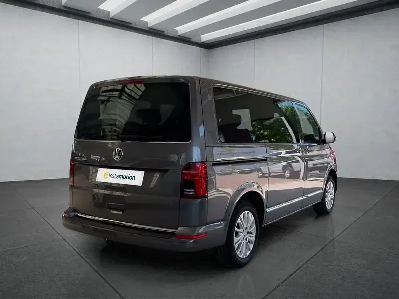 Gebraucht VW Multivan 150 PS (110 kW) 2022 Grau Van / Kleinbus
