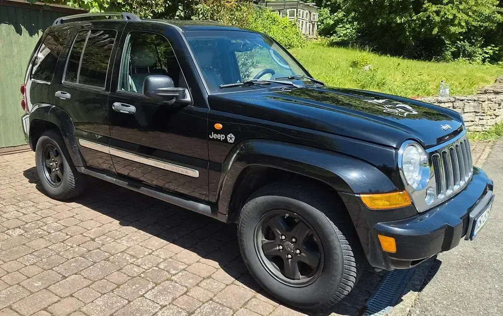 Gebraucht Jeep Cherokee Limited 163 PS (119 kW) 2006 Schwarz SUV