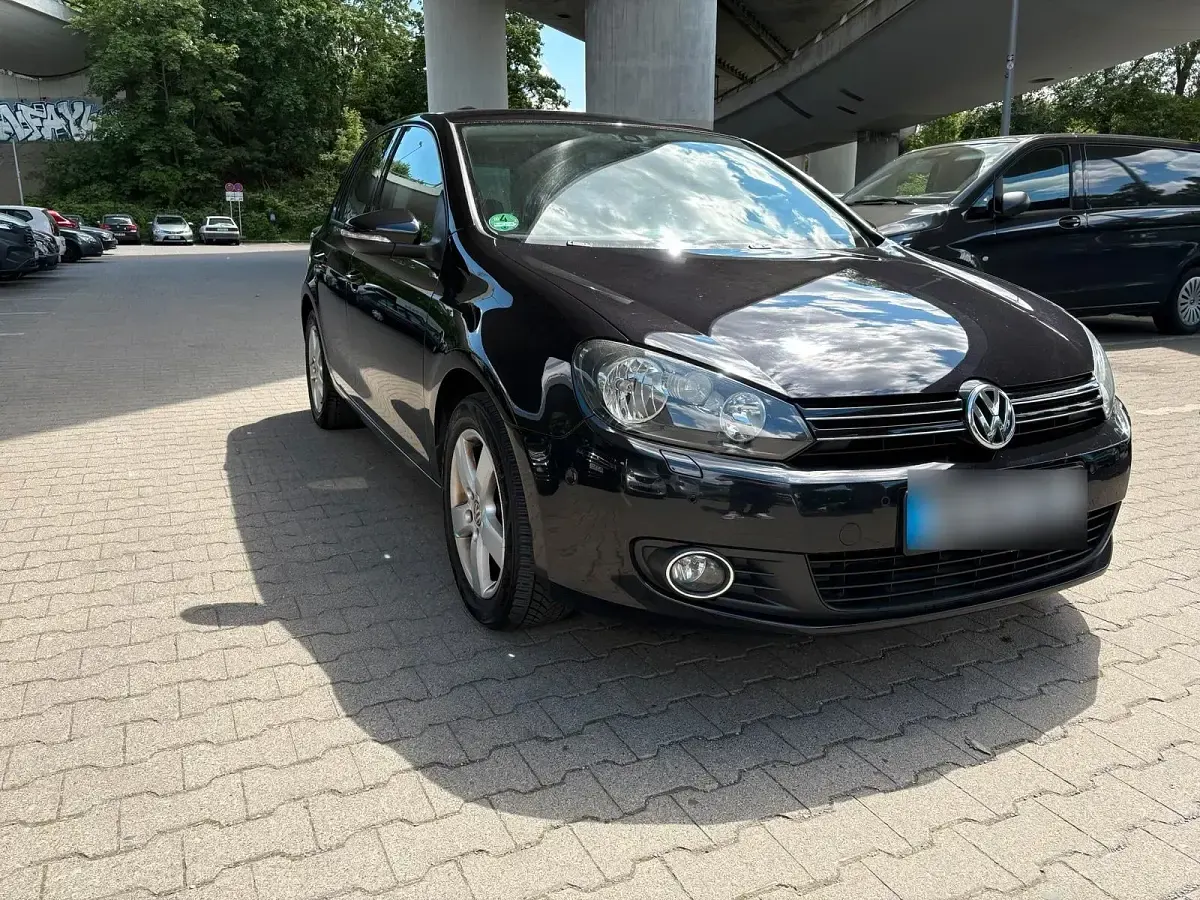 Gebraucht VW Golf VI Team 122 PS (89 kW) 2010 Schwarz Kleinwagen