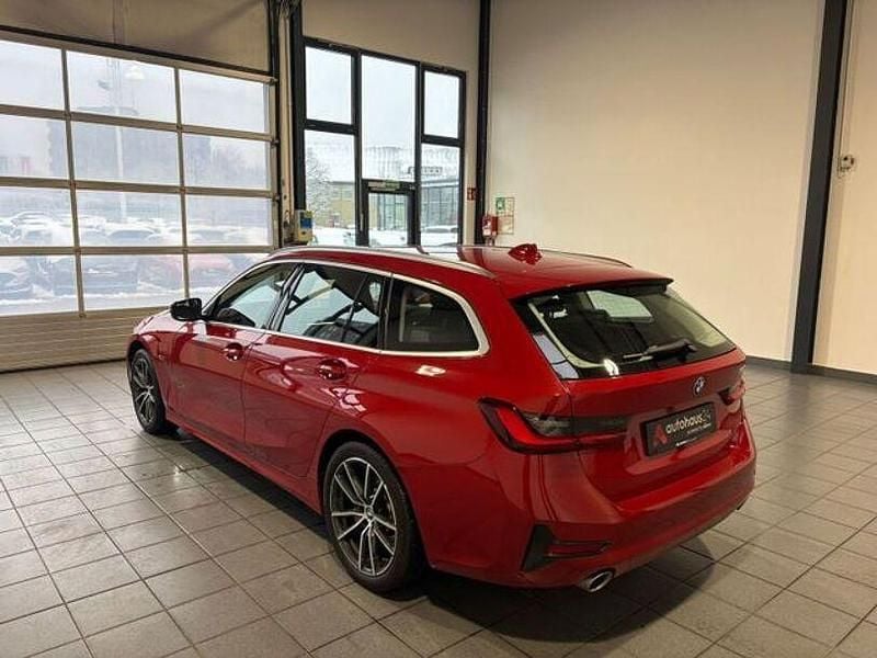 Gebraucht BMW 320e Advantage 204 PS (150 kW) 2021 Rot Kombi
