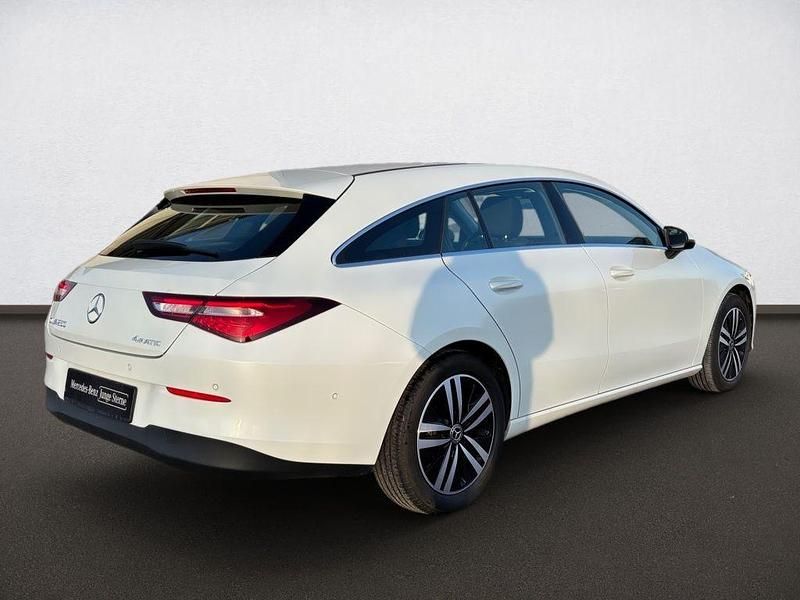 Gebraucht Mercedes CLA250 Shooting Brake 224 PS (164 kW) 2022 Digitalweiß Kombi