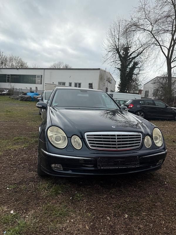Gebraucht Mercedes E240 177 PS (130 kW) 2002 Schwarz Limousine