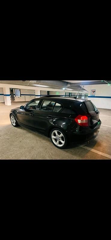 Gebraucht BMW 118 122 PS (89 kW) 2006 Schwarz Kleinwagen