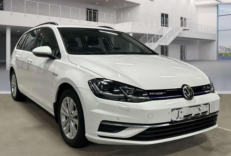Weiß Gebraucht 2020 VW Golf VIII Comfortline Kombi | 18.999 € (Fairer Preis) - Bild 1/4