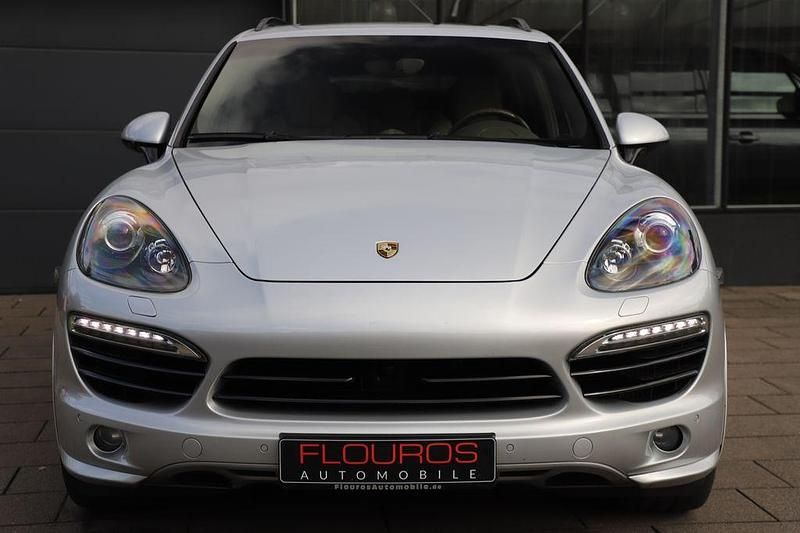 Second-hand Porsche Cayenne Sport 245 CP (180 kW) 2013 Argintiu SUV