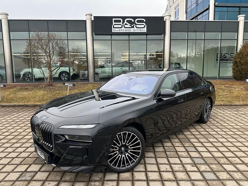 Gebraucht BMW 740 M Sport 299 PS (219 kW) 2025 Schwarz Limousine