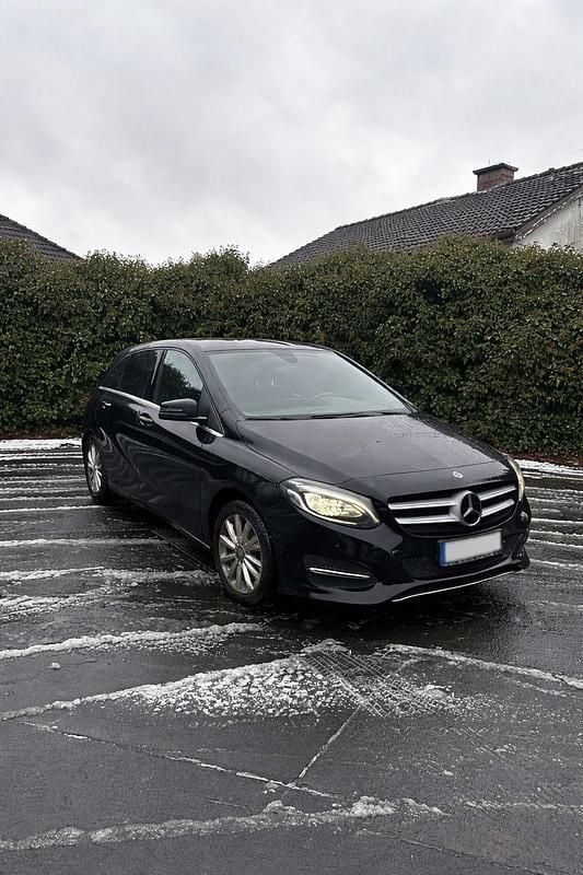 Gebraucht Mercedes B200 136 PS (100 kW) 2018 Schwarz Van / Kleinbus