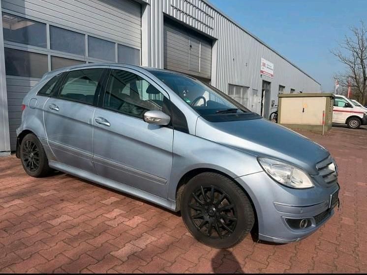Gebraucht Mercedes B200 140 PS (102 kW) 2006 Blau Van / Kleinbus