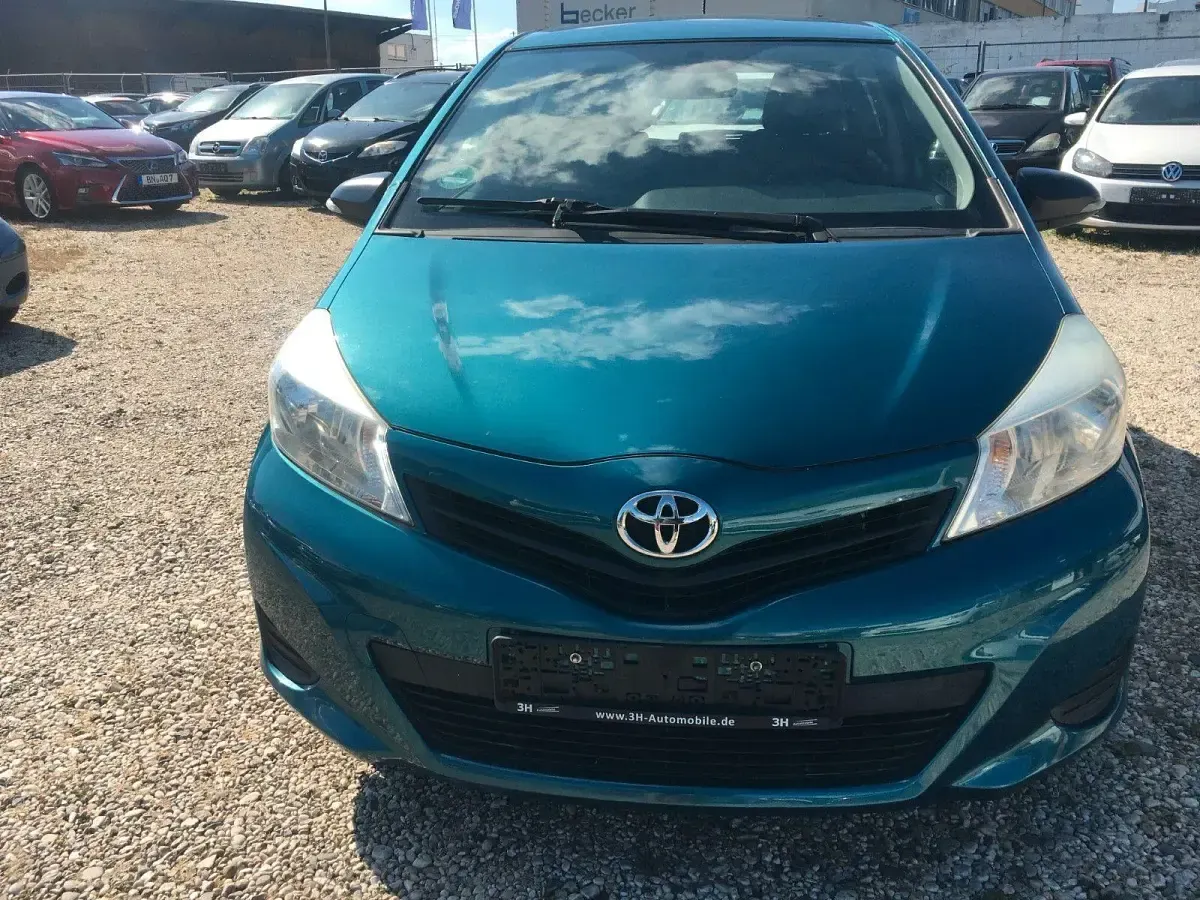 Gebraucht Toyota Yaris Cool 69 PS (50 kW) 2012 Grün Kleinwagen