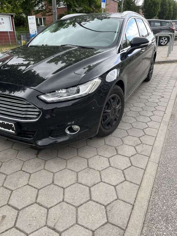 Schwarz Gebraucht 2016 Ford Mondeo Kombi | 12.000 € (Superpreis) - Bild 1/4