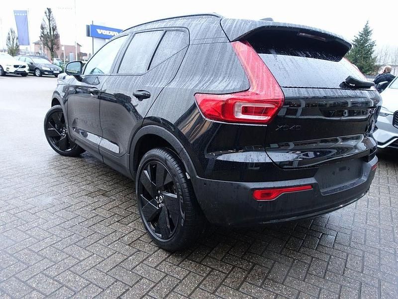 Używany Volvo XC40 Plus 163 KM (119 kW) 2025 Czarny SUV