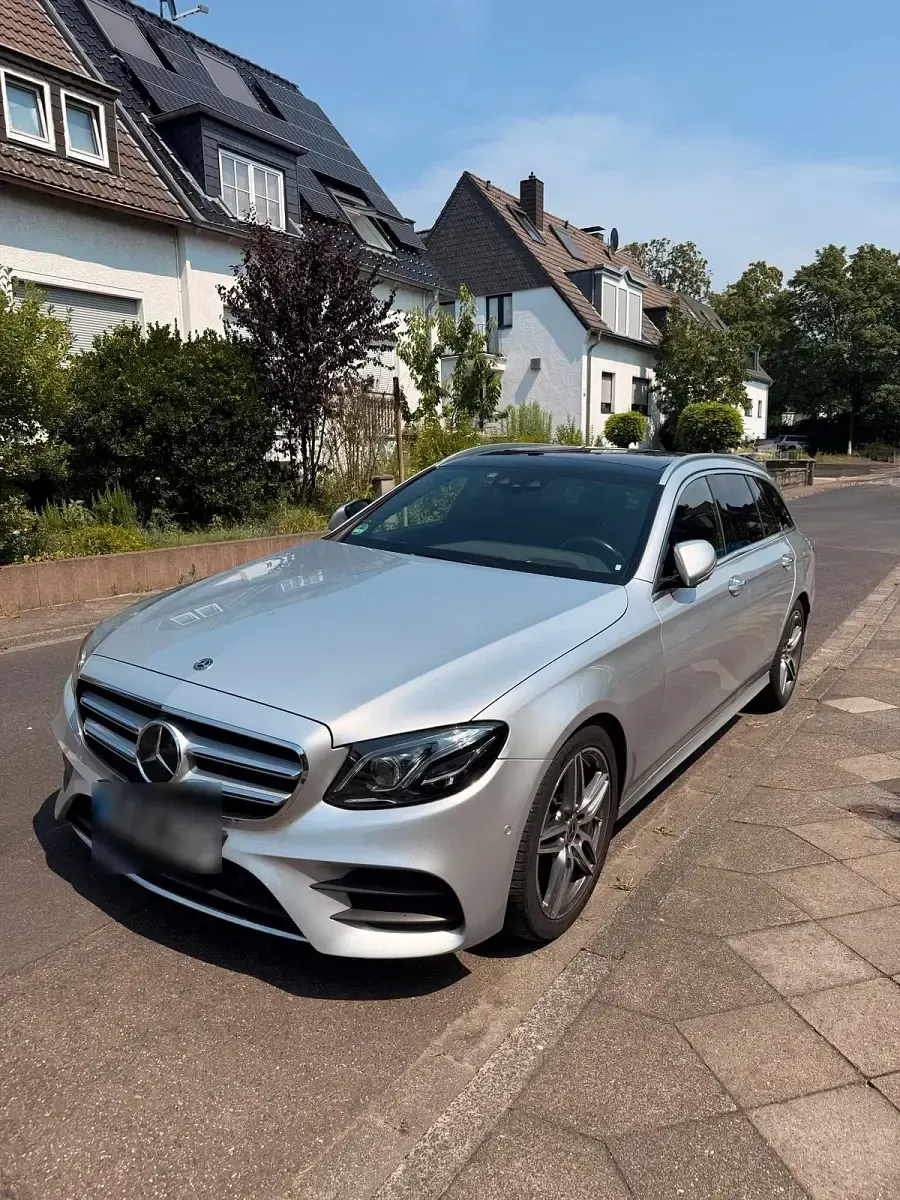 Gebraucht Mercedes E220 AMG 194 PS (142 kW) 2016 Silber Kombi