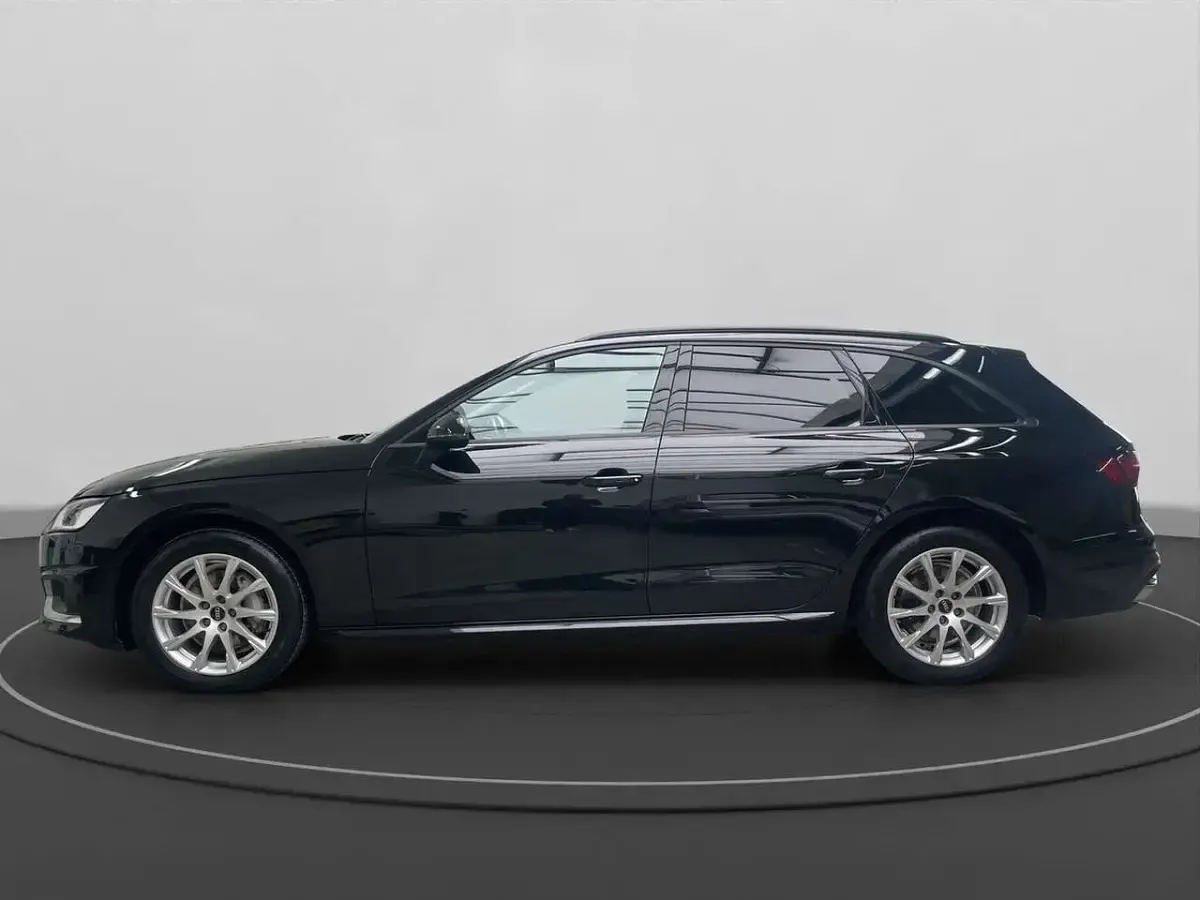 Gebraucht Audi A4 Sport 204 PS (150 kW) 2022 Mythosschwarz metallic Kombi