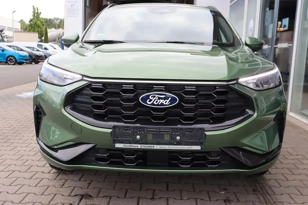 Gebraucht Ford Kuga ST-Line 242 PS (177 kW) 2024 Burstinggreen metallic SUV