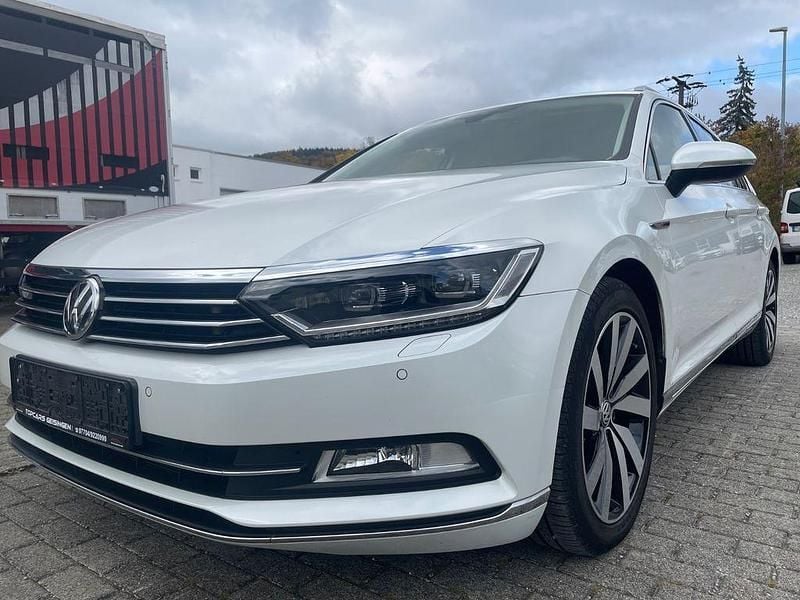 Weiß Gebraucht 2016 VW Passat R-line Limousine | 18.999 € (Fairer Preis) - Bild 1/4