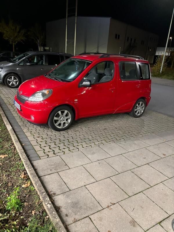 Rot Gebraucht 2002 Toyota Yaris Kombi | 2.400 € (Fairer Preis) - Bild 1/4