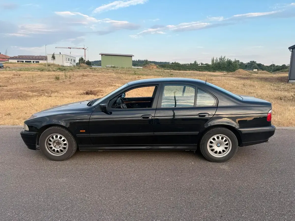 Gebraucht BMW 523 170 PS (125 kW) 1998 Schwarz Limousine
