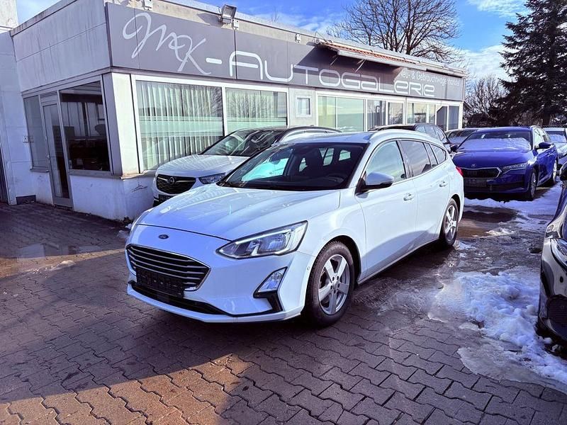Weiß Gebraucht 2019 Ford Focus Cool & Connect Limousine | 8.490 € (Fairer Preis) - Bild 1/4