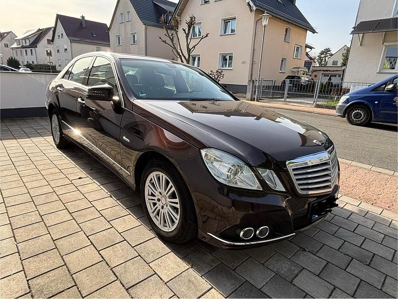 Gebraucht Mercedes E200 Elegance 184 PS (135 kW) 2010 Violet Limousine