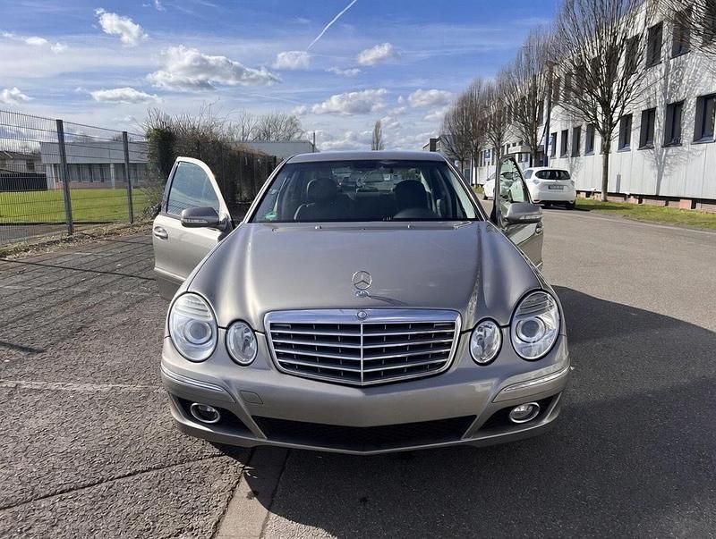 Second-hand Mercedes E300 Elegance 211 CP (155 kW) 2008 Berlinǎ