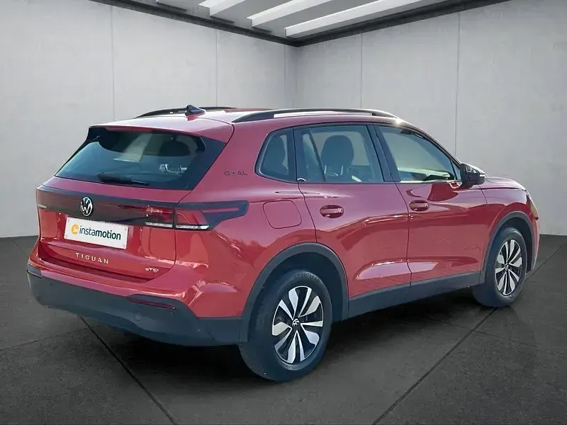 Gebraucht VW Tiguan 131 PS (96 kW) 2024 Rot SUV