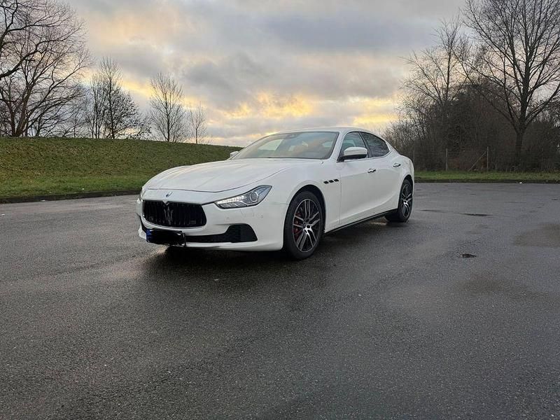 Weiß Gebraucht 2017 Maserati Ghibli Limousine | 22.500 € (Guter Preis) - Bild 1/4
