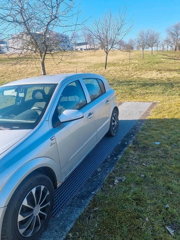 Gebraucht Opel Astra 105 PS (77 kW) 2005 Silber Kleinwagen