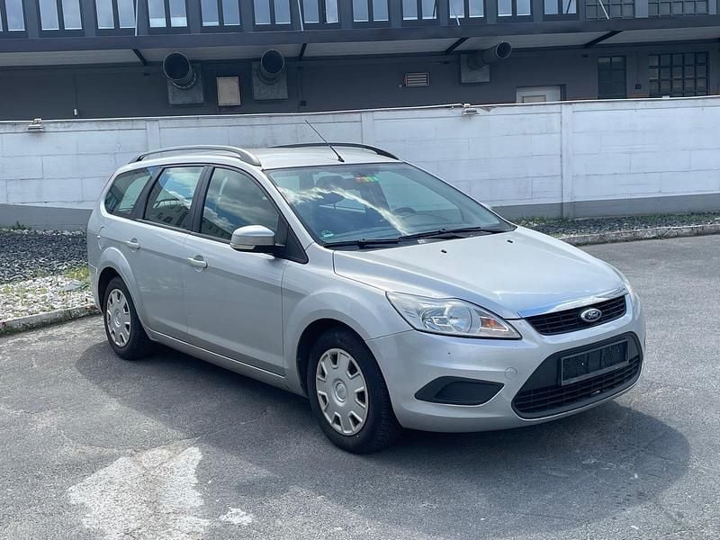 Gebraucht Ford Focus 74 PS (54 kW) 2009 Silber Kombi