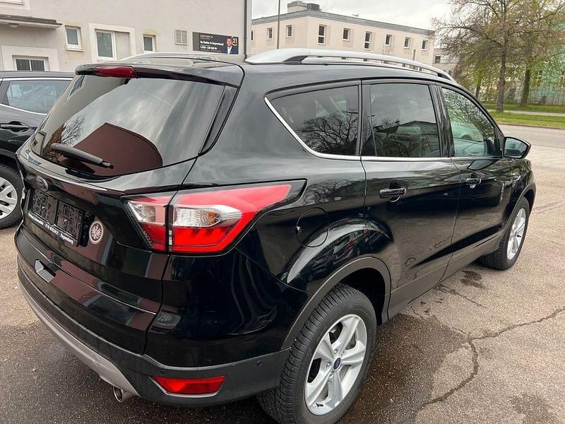 Gebraucht Ford Kuga Titanium 150 PS (110 kW) 2019 Schwarz SUV