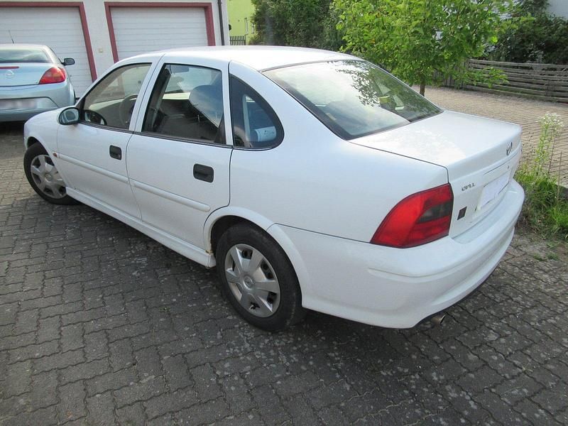 Gebraucht Opel Vectra 101 PS (74 kW) 2000 Weiß Limousine