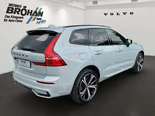 Gebraucht Volvo XC60 Plus 197 PS (144 kW) 2023 Vapour grey / metallic SUV