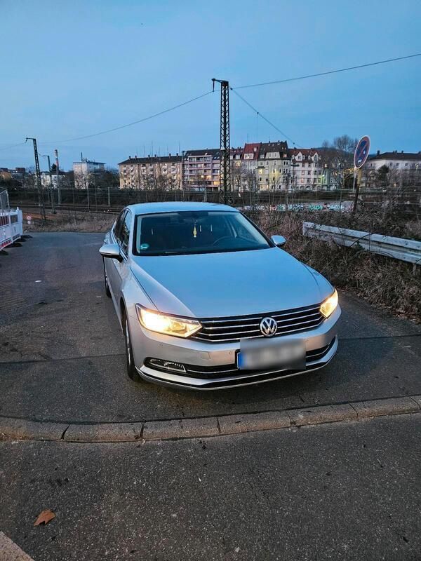 Grau Gebraucht 2016 VW Passat Comfortline Limousine | 10.900 € (Guter Preis) - Bild 1/4