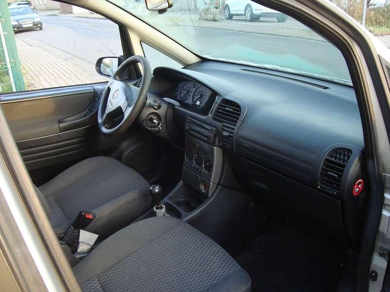 Gebraucht Opel Zafira Njoy 101 PS (74 kW) 2004 Grau Van / Kleinbus