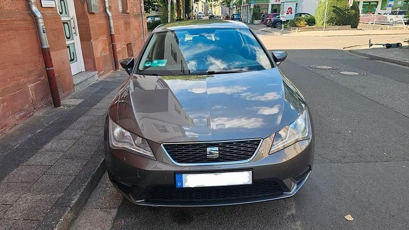 Grau Gebraucht 2014 Seat Leon Limousine | 7.800 € (Fairer Preis) - Bild 1/4