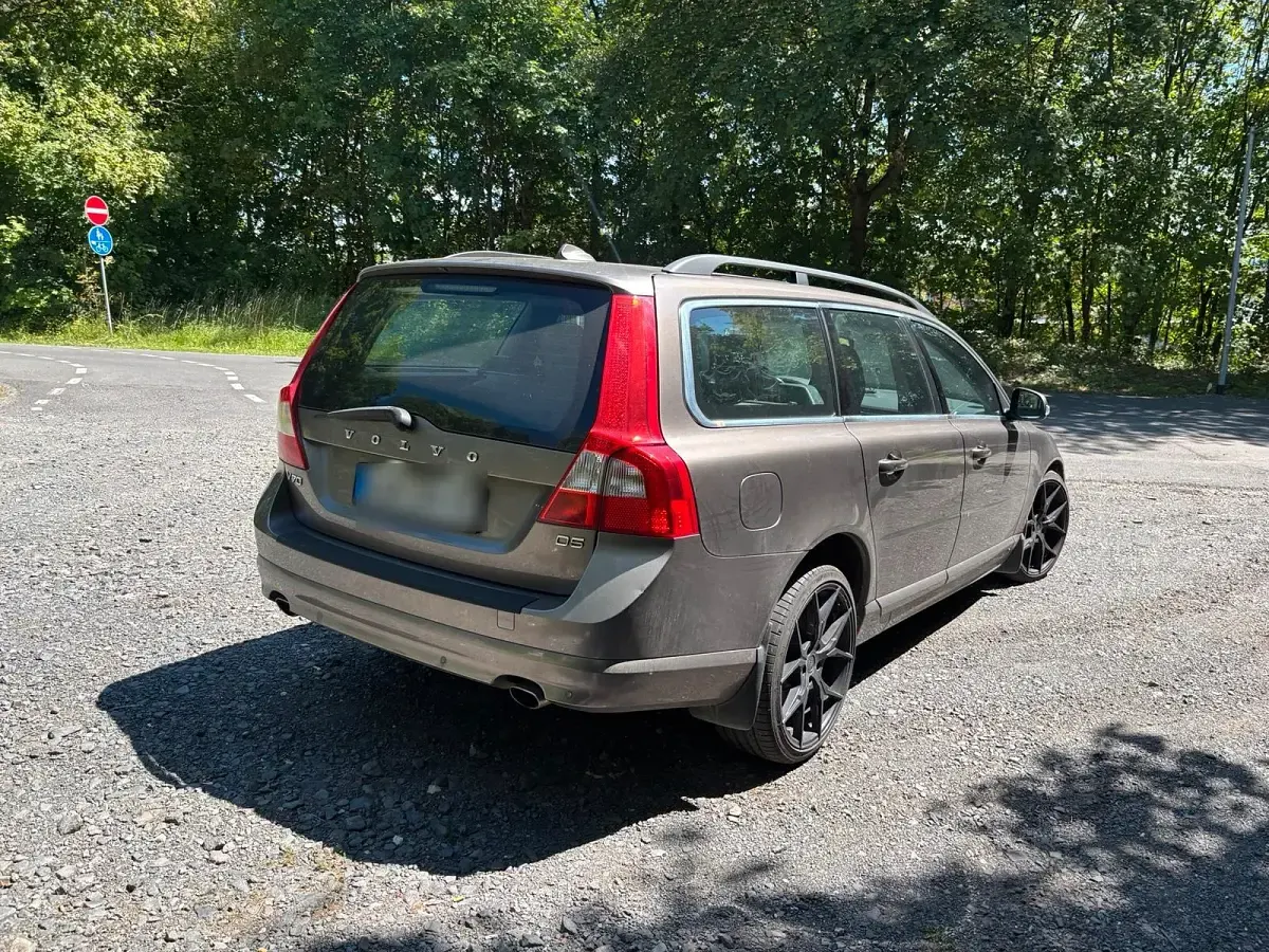 Gebraucht Volvo V70 205 PS (150 kW) 2010 Andere farben Kombi