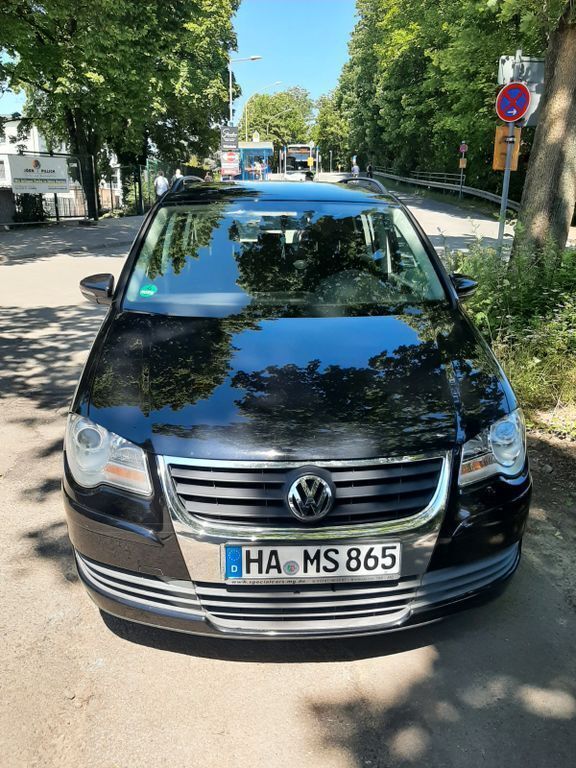 Schwarz Gebraucht 2010 VW Touran Van / Kleinbus | 4.900 € (Superpreis) - Bild 1/4