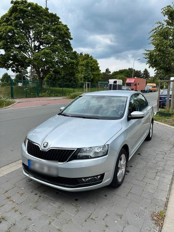 Silber Gebraucht 2017 Skoda Rapid Kleinwagen | 8.500 € (Guter Preis) - Bild 1/4