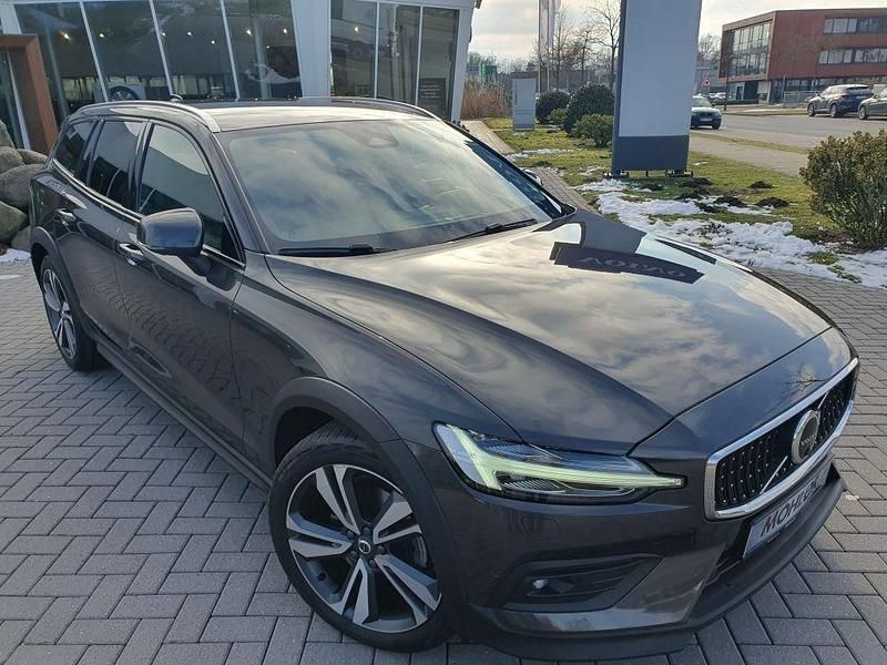 Gebraucht Volvo V60 CC Plus 197 PS (144 kW) 2022 Grau Kombi