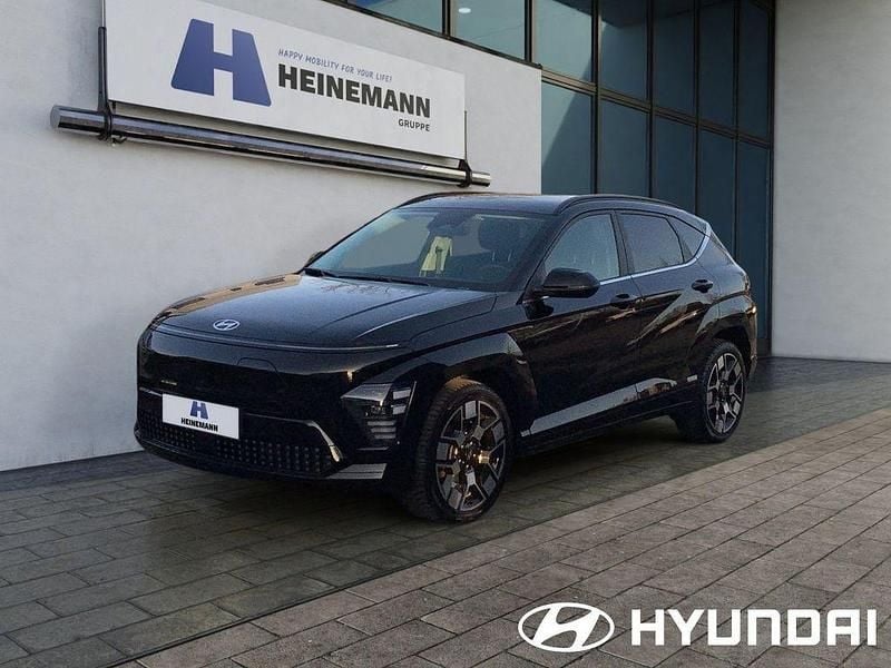 Abyss black Gebraucht 2024 Hyundai Kona Prime SUV | 29.950 € (Superpreis) - Bild 1/4